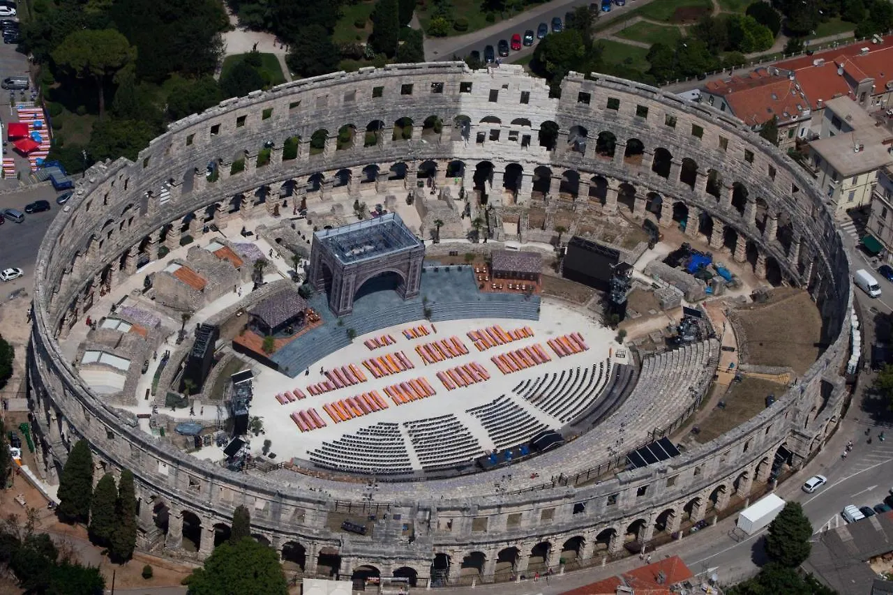 Rooms Aida Pula 0*,